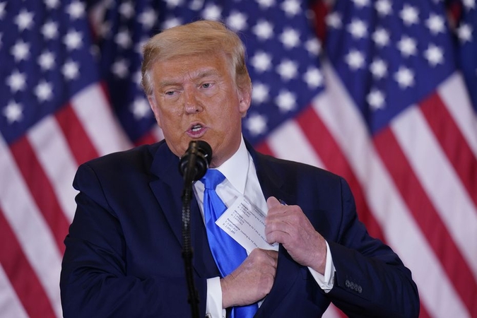 ESBO stebėtojai: D. Trumpas piktnaudžiauja tarnybine padėtimi