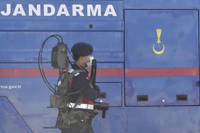 Turkijoje nurodyta suimti 304 karius