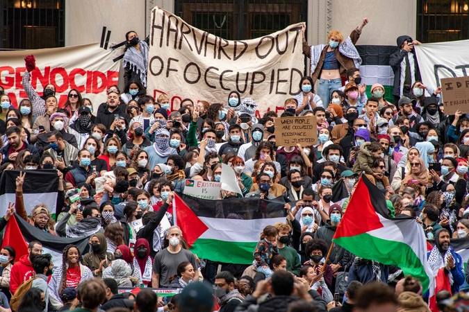 Harvardo rektorius atsiprašė dėl antisemitizmo ir antiislamizmo atvejų