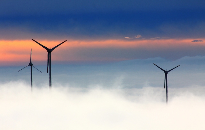 Kinija praneša, kad vėjo ir saulės energijos pajėgumai pirmą kartą viršijo šiluminius