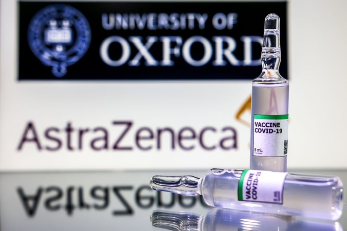 „AstraZeneca“ per klinikinius bandymus naudos rusiškos vakcinos dalį