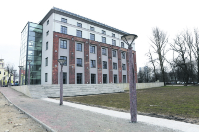 Vietoj prieškariu statyto ir miesto centre veikusio tabako fabriko beveik prieš dešimt metų įkurtas Kultūros fabrikas, kuriame dabar reziduoja menininkai.