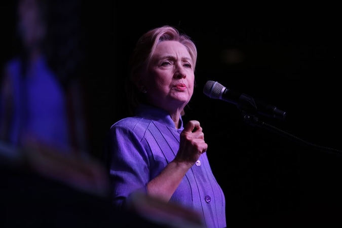 H. Clinton, kiti ekspertai: JAV pagalbos Ukrainai nutraukimas – dovana V. Putinui