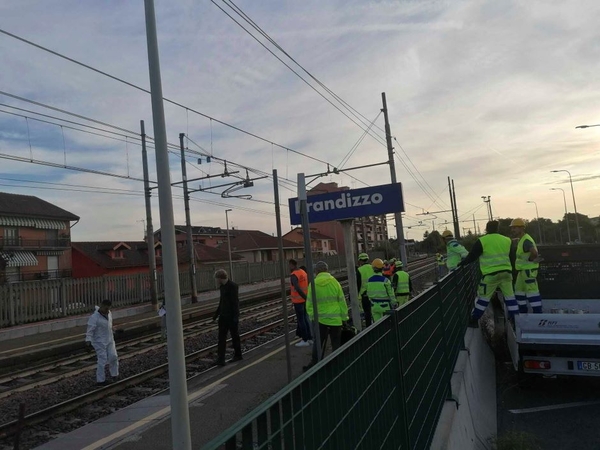 Italijoje žuvo penki geležinkelininkai, kuriuos naktį partrenkė traukinys