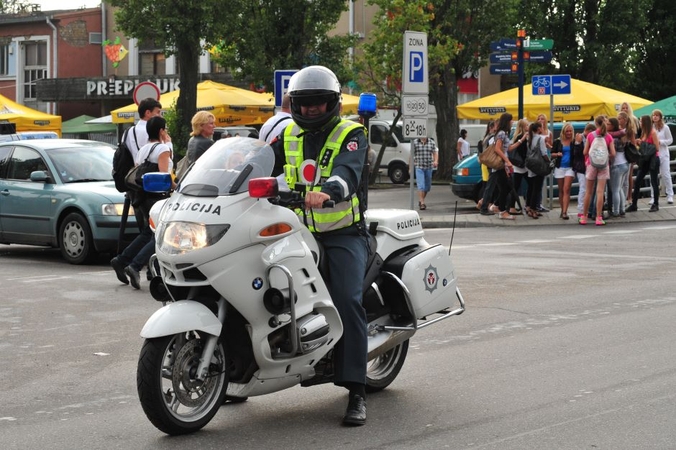 Policija Jūros šventės dalyviams primena – vairavimas ir alkoholis yra nesuderinami