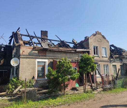 Pasekmės: esama įtarimų, kad gaisrą sukėlusi moteris pati žuvo liepsnose, o jos kaimynai liko be pastogės.