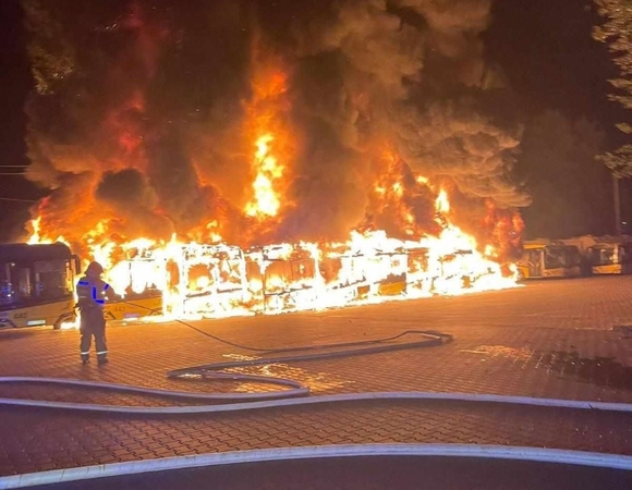 Lenkijoje sudegė dešimt autobusų.
