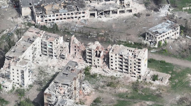 Dronų įrašuose – per rusų puolimą nuniokotas Časiv Jaras Ukrainoje