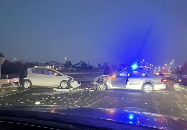 Klaipėdoje susidūrė du lengvieji automobiliai: vairuotoja perduota medikams