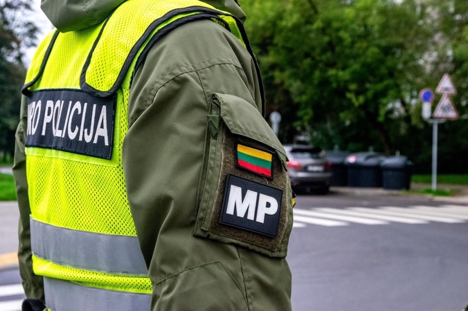 Magistraliniame kelyje blaškėsi penkiametė: gelbėti puolė Karo policija