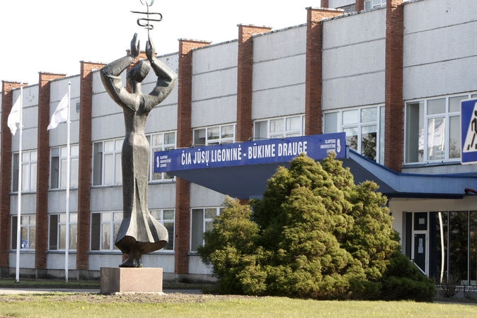 Išlydėjo: Klaipėdos universitetinės ligoninės personalui – atokvėpis. Praėjusį penktadienį gydytis namuose išleista paskutinė ligoninėje gydyta pacientė.