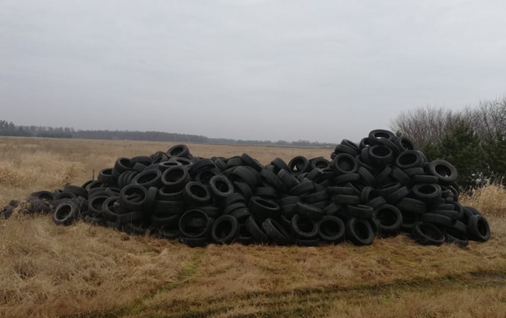 Nuteisė teršėją: atsikračiusiam padangomis vyrui – solidi bauda