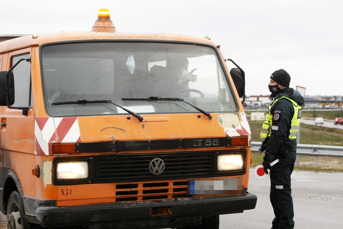 Nebūtinus reikalus teko atidėti: rizikavo važiuoti ten, kur vykti nevalia