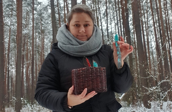 Kūrybingai: iš miško parsineštas grožybes L. Grižaitė panaudoja ruošdama ir dekoruodama Kalėdų dovanėles, puošdama namus.
