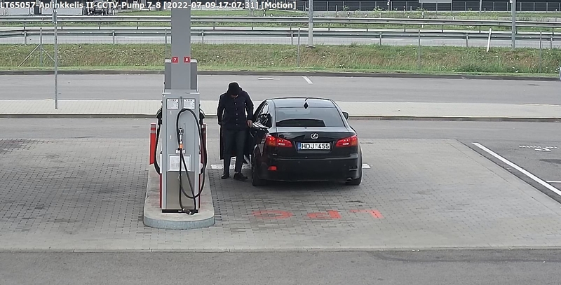Panevėžio rajone asmuo užsipylė degalų už 149,45 eurus ir pasišalino: ar atpažįstate?