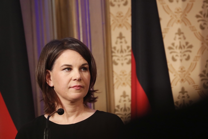 Kova: A.Baerbock atmetė kaltinimą, kad Vokietija, tiekdama ginklus, gali tapti karo šalimi. Ji teigia, kaip taip vokiečiai remia Ukrainos teisę gintis.