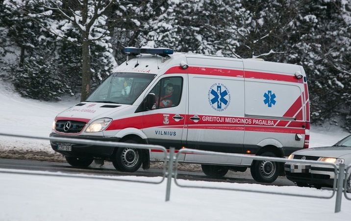 Vilniuje šiukšliavežis sužalojo moterį