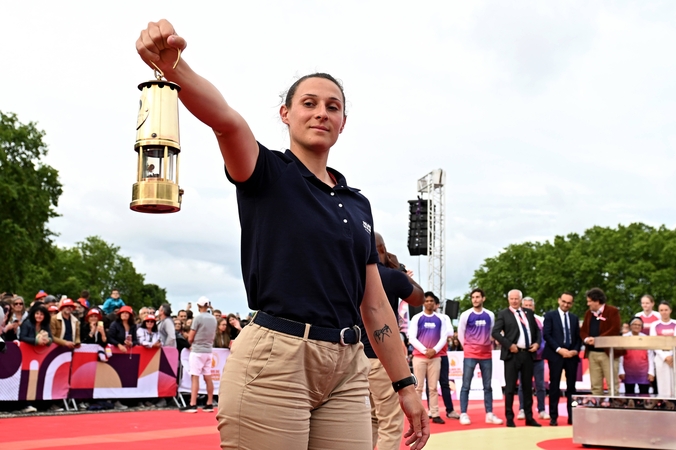 Olimpinė ugnis paryžiuje.