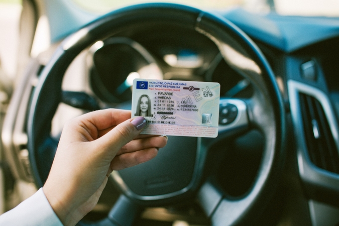 Sezonas: daugiausia norinčių atnaujinti vairuotojo pažymėjimą dėl pasikeitusių duomenų būna nuo gegužės iki spalio.