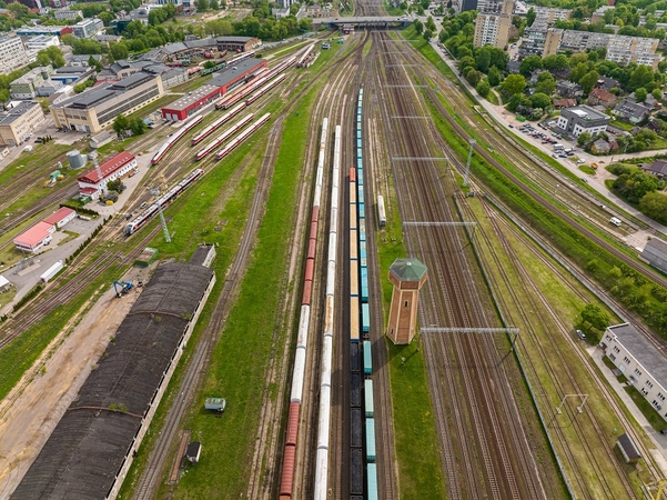 Remonto darbams uždaroma geležinkelio pervaža Pavilnyje