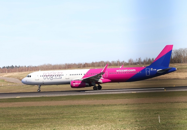 „Wizz Air“ naikina vieną maršrutą iš Vilniaus