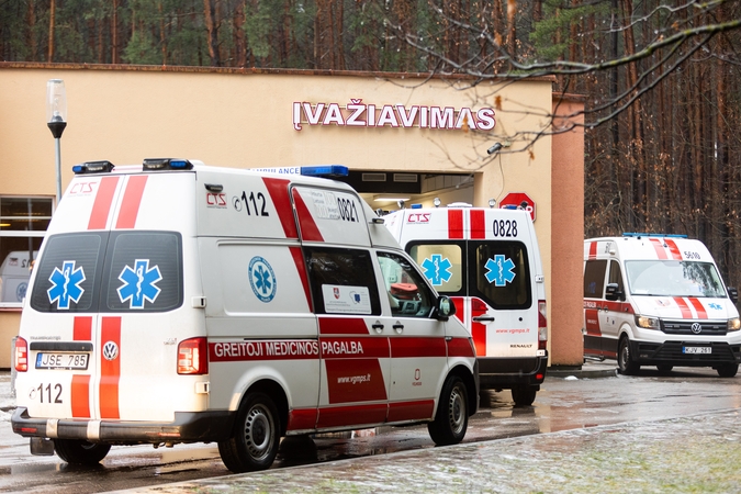 Daugiabučio kieme partrenktas senolis: prireikė medikų
