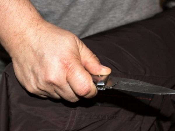 Plungėje – dviejų vyrų konfliktas: vienas peiliu sužalojo kitą