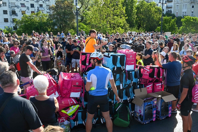 Vengrijoje antivyriausybiniai protestuotojai dėl mokesčių įstatymo blokavo tiltą