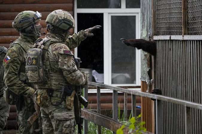 V. Putinas įsakė išmokėti kompensacijas kare žuvusių Nacionalinės gvardijos karių šeimoms