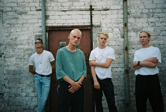 Roko muzikos grupė „ba.“ pristato naują kūrinį ir kviečia į koncertą Lukiškių kalėjime