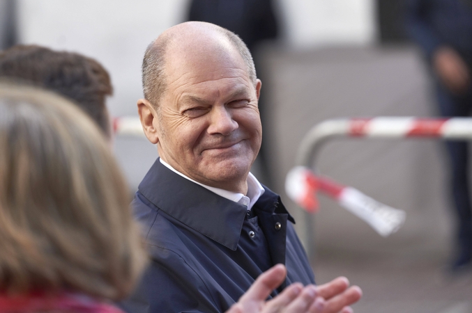 Rinkėjų apklausos: O. Scholzo socialdemokratai laimi svarbiuose regioniniuose rinkimuose