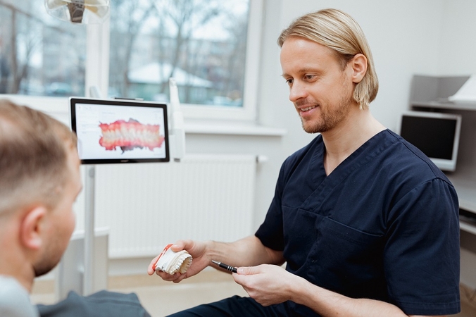 Naujovė: skaitmeninė implantacija – pažangiausias paprastų dantų atkūrimo būdas.