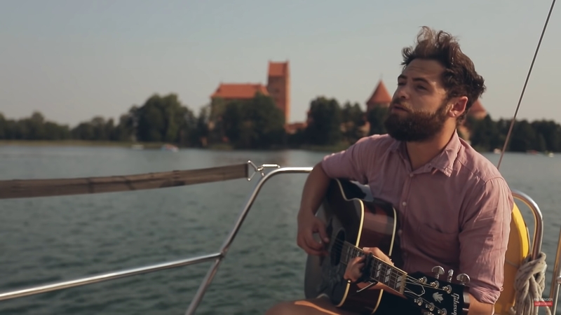 Dukart lietuvius pakerėjęs atlikėjas „Passenger“ grįš koncertuoti į Trakų pilį