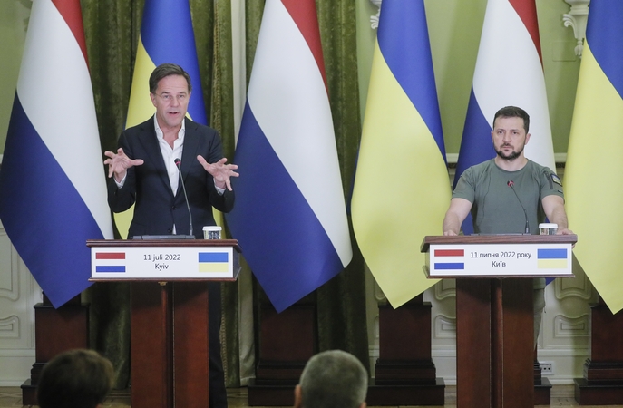 Nyderlandų premjeras pažadėjo Ukrainai daugiau ginklų