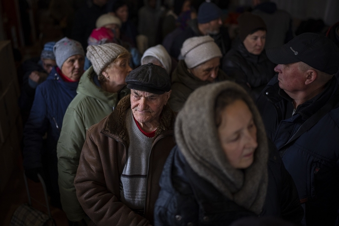 Ukraina kaltina Rusiją gyventojų deportacijomis į koncentracijos stovyklas: gabena ir vaikus