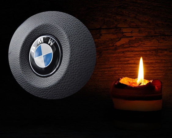 Pėsčiųjų perėjoje BMW partrenkta senolė mirė po dviejų mėnesių