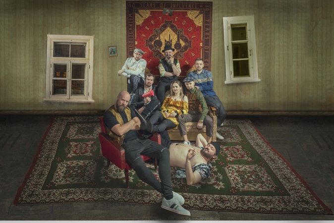 Latvių muzikos chuliganai „Very Cool People“ kviečia į naujo albumo pristatymą Vilniuje