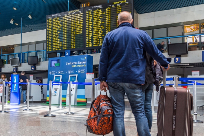 Apklausa rodo: pesimizme skendintys lietuviai vėl pakuojasi lagaminus emigracijai