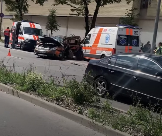 Antakalnyje  į avariją  pateko GMP automobilis: nukentėjo „Subaru“ vairuotojas, medikai sveiki