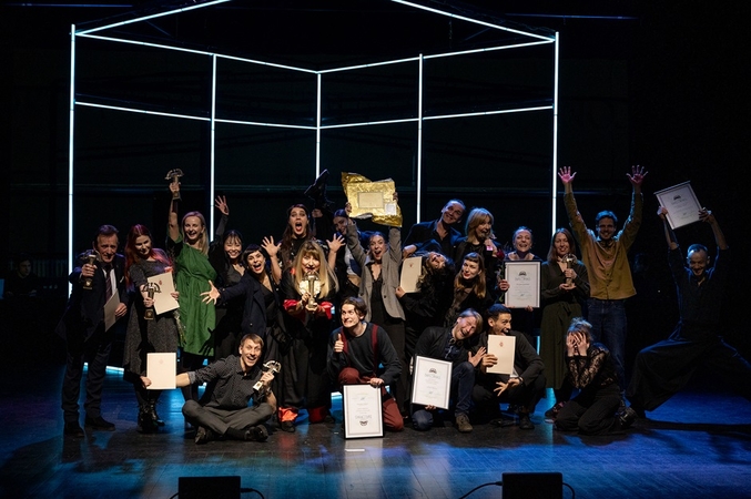 Kaunas nusilenkė ryškiausioms teatro asmenybėms: aidint ovacijoms įteiktos „Fortūnos“