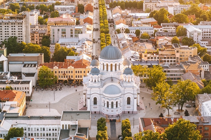 Pasaulinę turizmo dieną Kaune – šventiška instaliacija-autobusas ir unikali virtuali patirtis