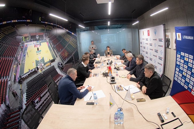 Argumentai: devynių komandinių sporto šakų federacijų vadovų nuomone, dabar galiojantys finansavimo kriterijai neatitinka masiškumo proporcijos. 