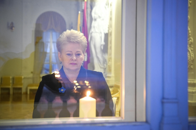 Prezidentė prisidėjo prie akcijos „Atmintis gyva, nes liudija“