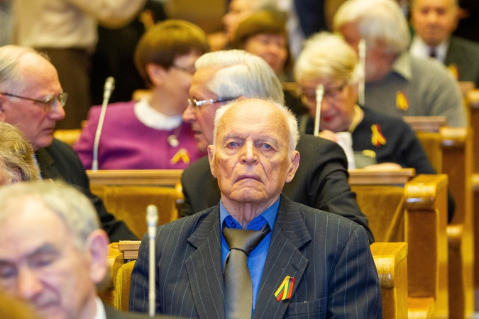 Grupė signatarų ragina balsuoti prieš dvigubos pilietybės išplėtimą