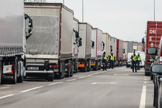 Baltarusijos pasienyje eilės trumpėja: laukia daugiau kaip 800 vilkikų