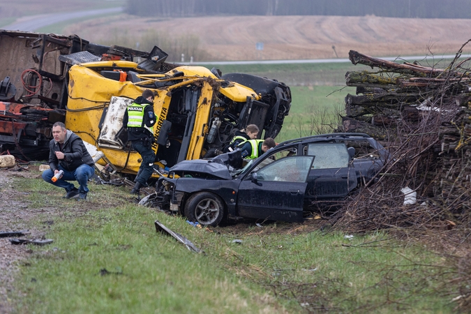 Po tragiškų avarijų siūlo pakeitimų: kalbama apie baudos balų sistemą, arešto bausmę