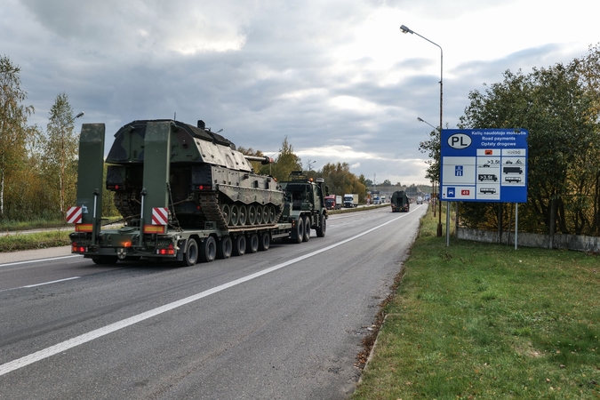 Ministras: pirmosios Lietuvoje suremontuotos vokiškos haubicos pasiekė Ukrainą