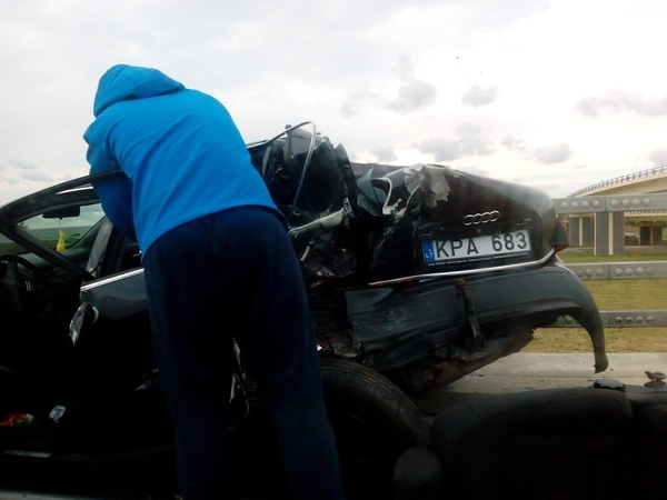 Ties Jakų žiedu vertėsi automobilis, keleivis žuvo