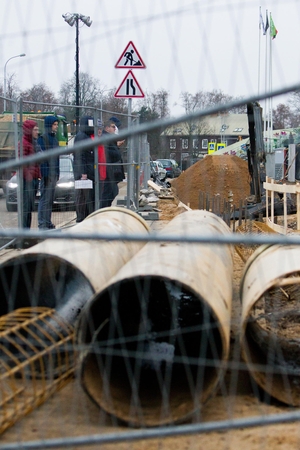 Vandentiekio avariją sostinės Žemaitės gatvėje tikimasi likviduoti penktadienio naktį