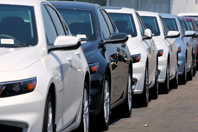 Lietuviai dažniau renkasi naujus automobilius
